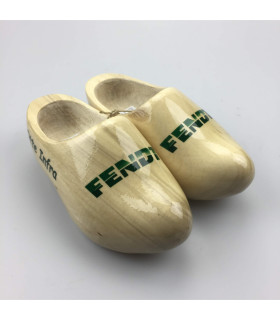 Klompen met het logo van uw trekker