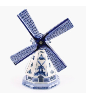 Miniatuur meesterwerk: Delfts blauwe molen van keramiek.