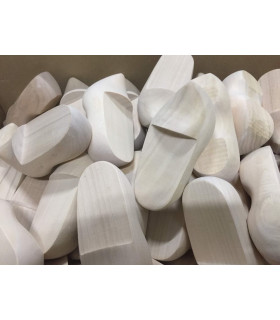 10 stuks houten klompjes +/- 13  cm 10 stuks houten klompjes +/- 13  cm