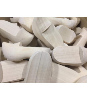 10 stuks houten klompjes +/- 13  cm 10 stuks houten klompjes +/- 13  cm