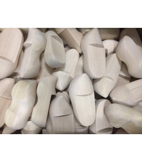 10 stuks houten klompjes +/- 13  cm 10 stuks houten klompjes +/- 13  cm