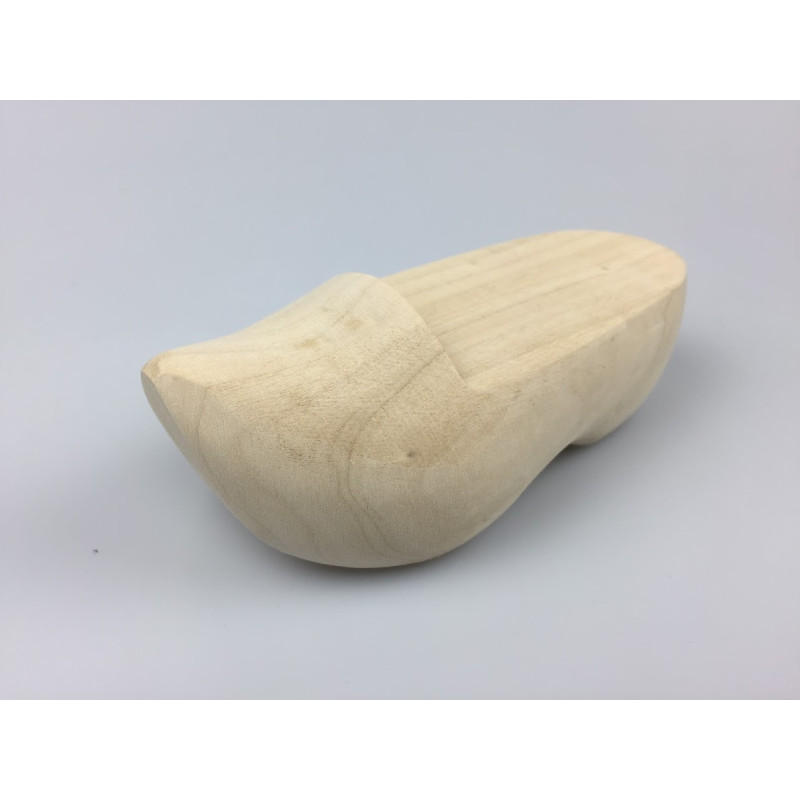 10 stuks houten klompjes +/- 13  cm 10 stuks houten klompjes +/- 13  cm