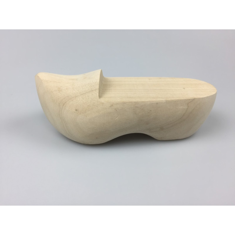 10 stuks houten klompjes +/- 13  cm 10 stuks houten klompjes +/- 13  cm